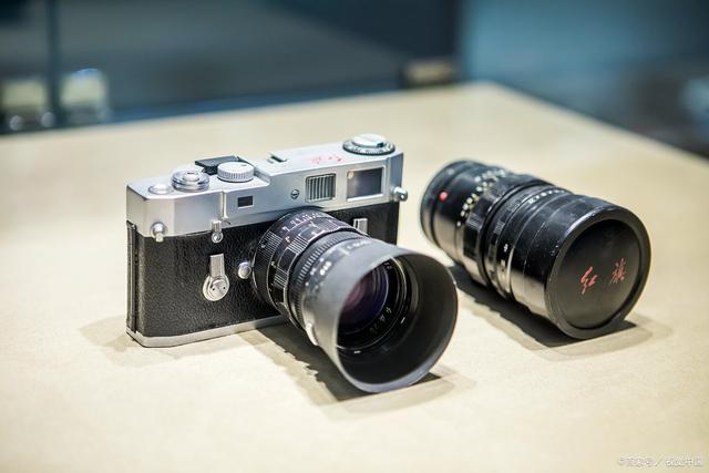 周润发王祖贤合影老照片引回忆杀 两人颜值巅峰青春满满_tyc7111cc太阳成集团(图1) 太阳成tyc7111cc官网