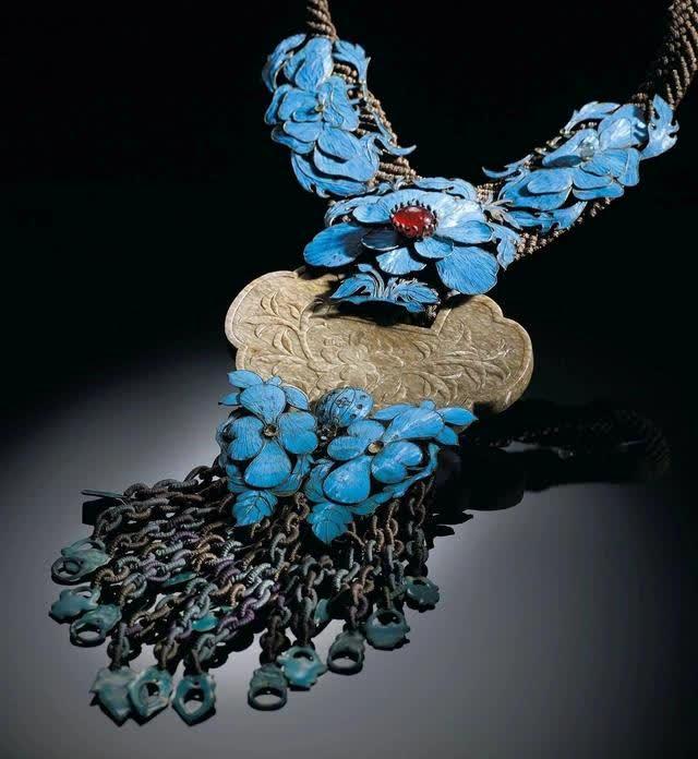 tyc7111cc太阳成集团|硬核!《007:无暇赴死》海报弹孔满布危机四伏(图3) 太阳成tyc7111cc官网