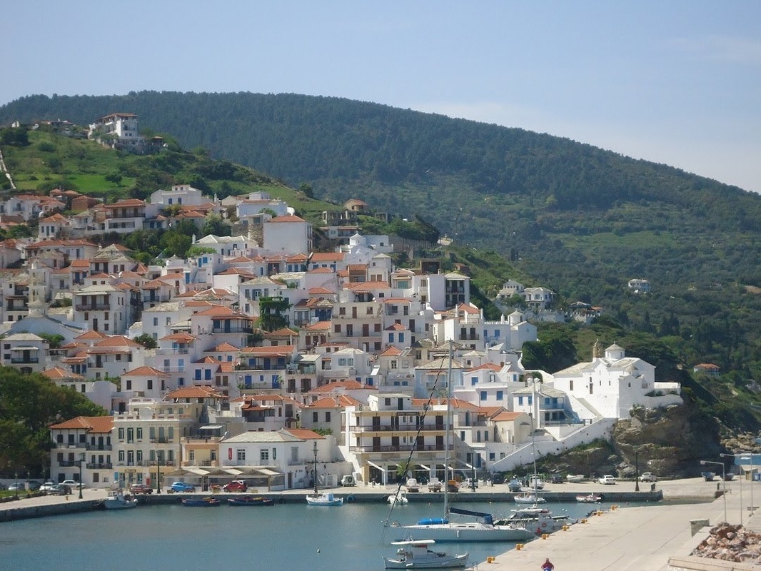 Ella屏东老家订婚 与老公赖斯翔闭门拥吻(组图)_太阳成tyc7111cc(图1) 太阳成tyc7111cc官网