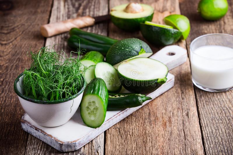 ‘太阳成tyc7111cc官网’吴镇宇带Feynman逛卢浮宫 网友:别人家的老爸!(图2) 太阳成tyc7111cc官网