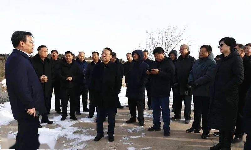 太阳成tyc7111cc官网：
【盟市动态】乌兰察布市政协主席集会成员团体视察乌兰察布市生态建设事情(图1)