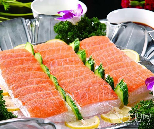 太阳成tyc7111cc官网_为纪念马克斯·冯·西多黄海重绘《第七封印》海报(图1) 太阳成tyc7111cc官网