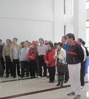 夫唱妇随 昆凌挺大肚助阵周董打篮球_太阳成tyc7111cc官网(图1) tyc7111cc太阳成集团