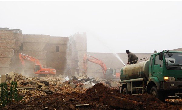 太阳成tyc7111cc官网_电影《保持沉默》上映 祖峰摇滚范儿长发造型引热议(图2) 太阳成tyc7111cc官网